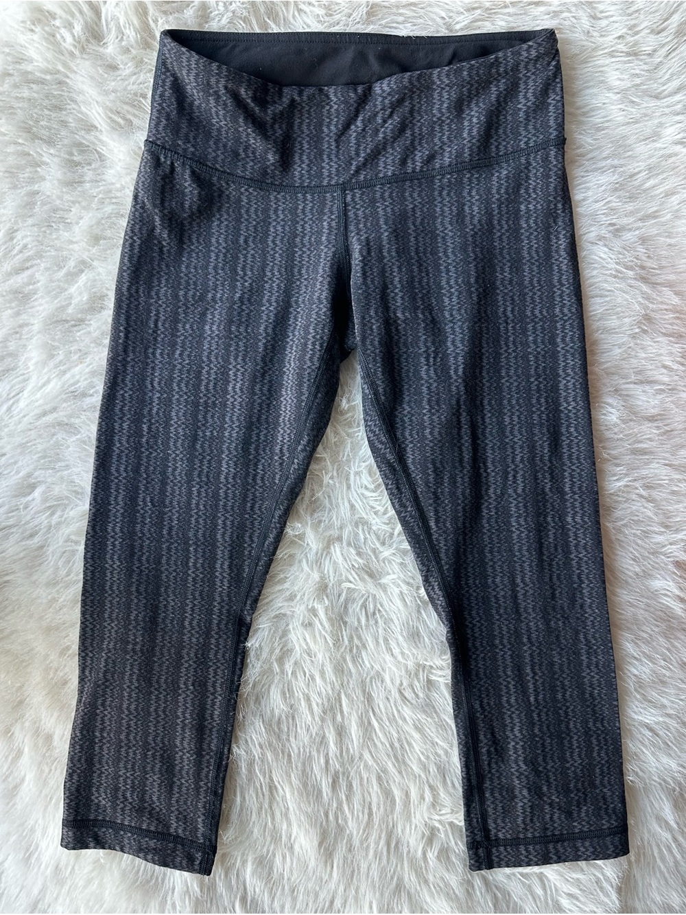 lululemon athletica Black Charcoal Patterned Capri Leggings size 4